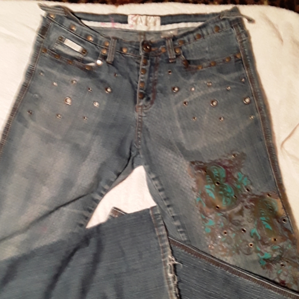 B.Phat jeans. You dont look fat to me! Beautiful!